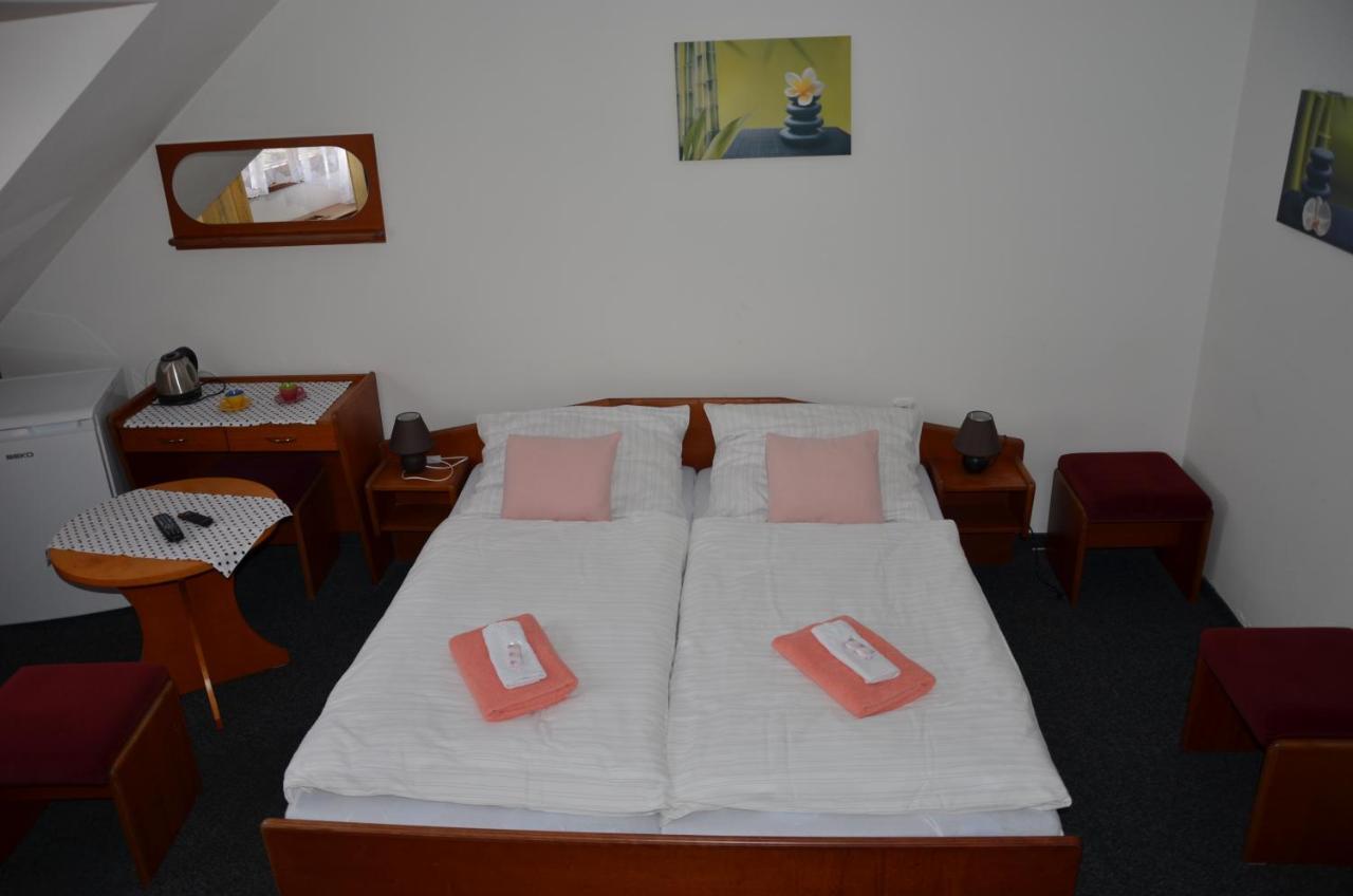 Guesthouse Zlaty Hrozen Česká Lípa Eksteriør bilde